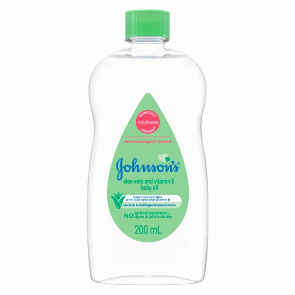 Dầu Dưỡng Ẩm Massage Johnson's Baby Aloe Vera & Vitamin E 200Ml